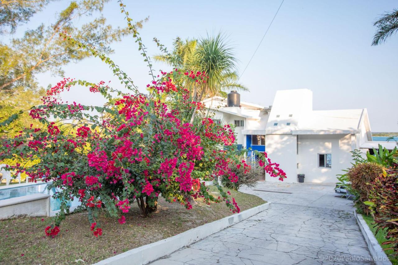 Casa Sol Y Luna Bacalar Panzió Kültér fotó